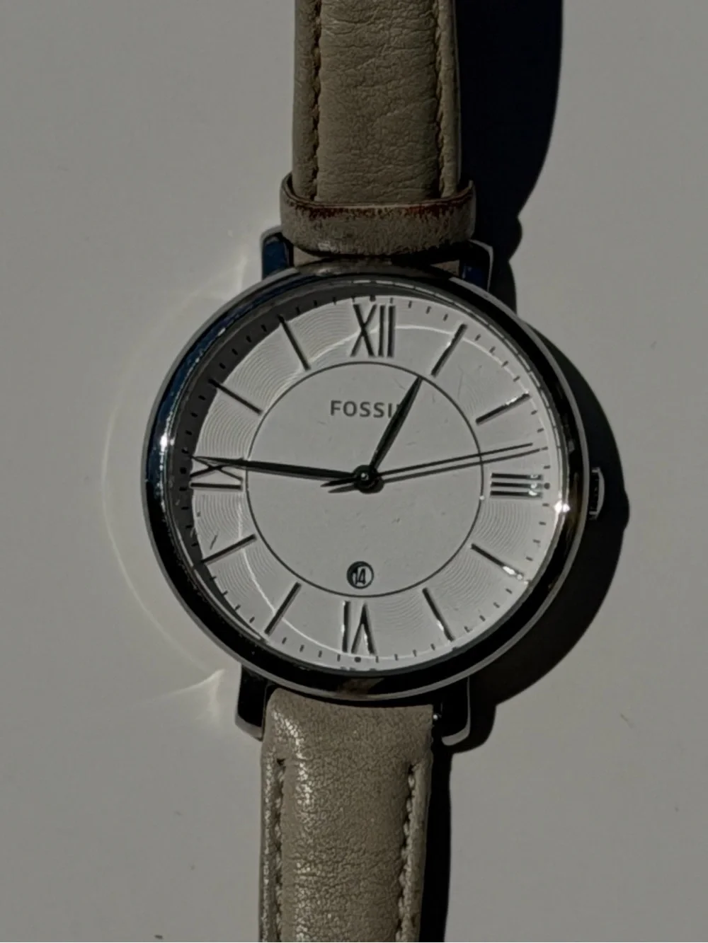Fossil Men's White Dial Silver Case with Gray Leather Strap Watch
